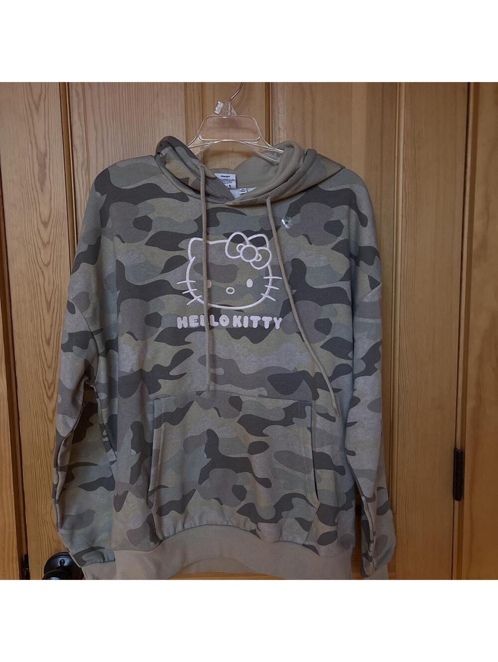 Aeropostale x Hello Kitty Green and Pink Camo Hoodie Women’s M